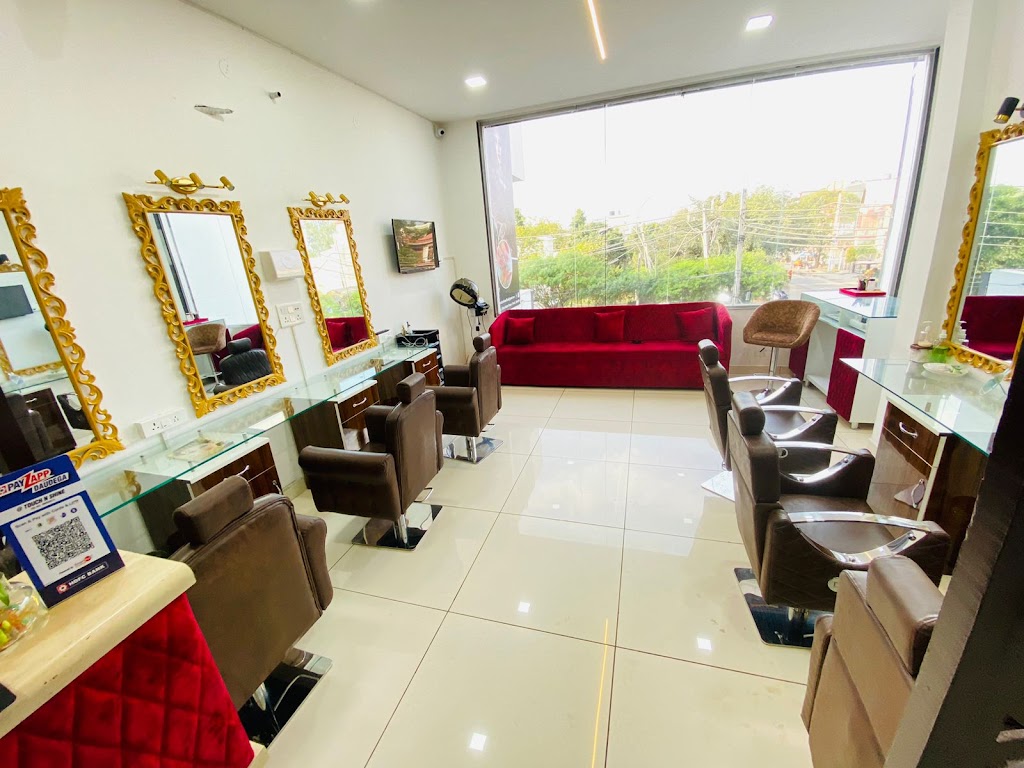 Touch N Shine Makeover Studio Academy