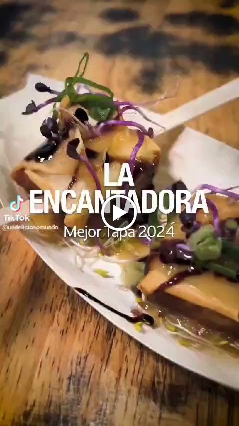 La Encantadora — Videos