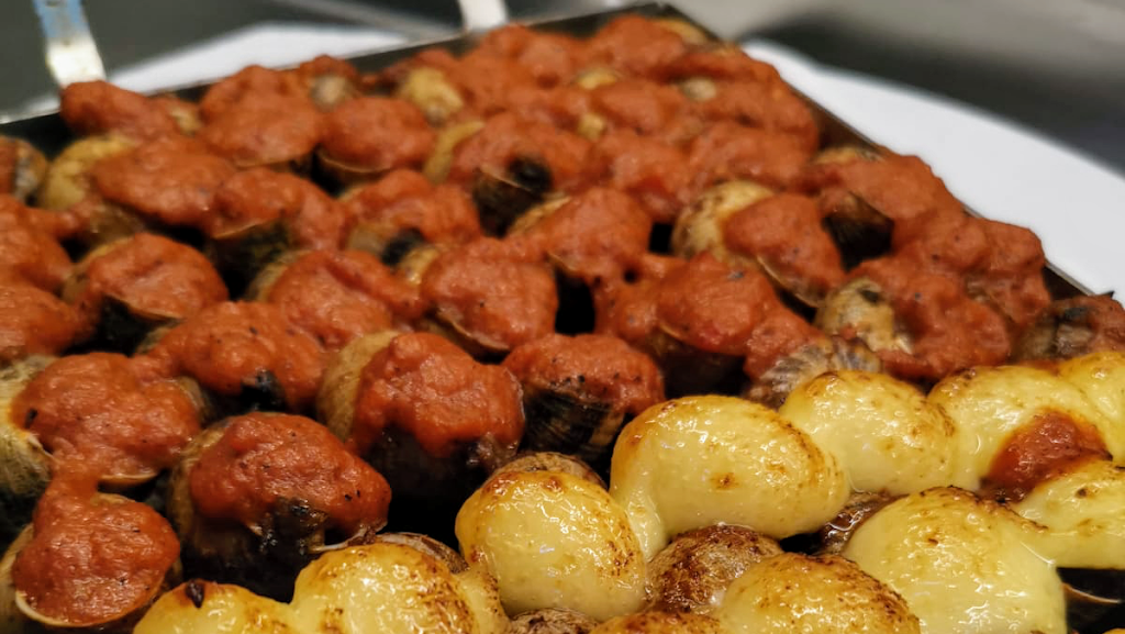 Restaurant Borgonya — Comida y bebida