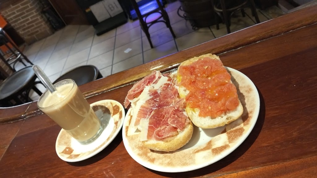 Bar /Restaurante El Pozo — Comida y bebida