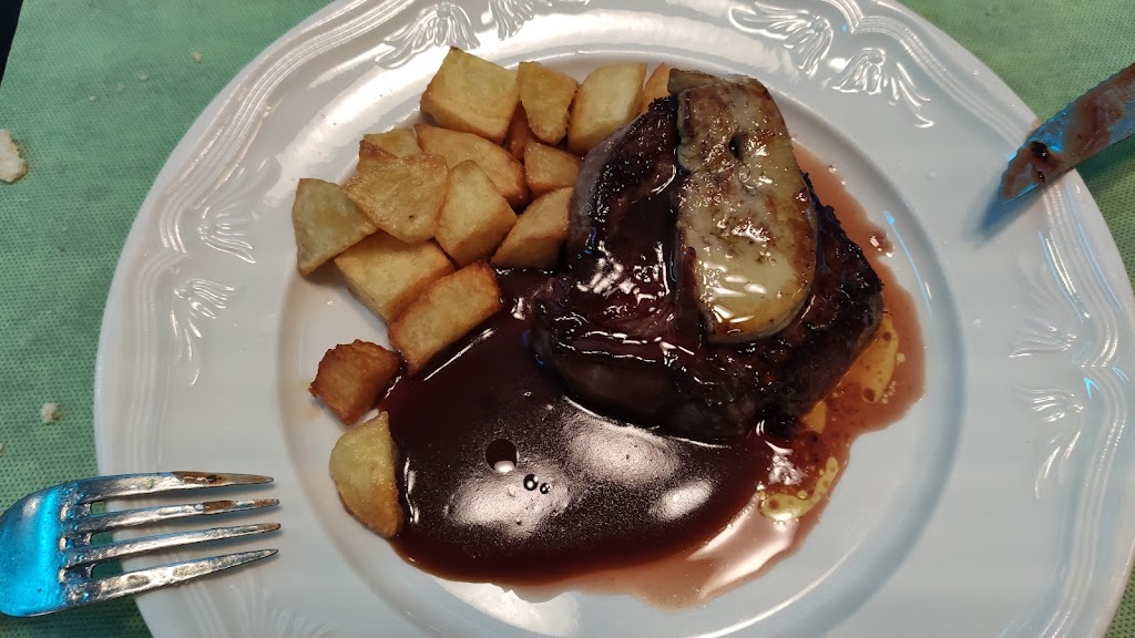 SAGARRA Gastro Pub — Comida y bebida