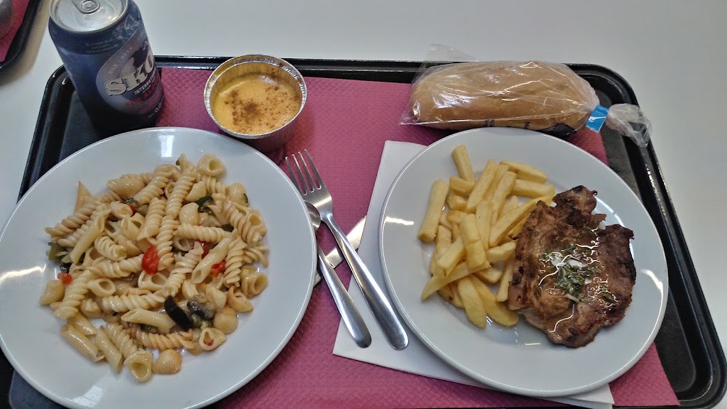 Cafeteria y Restaurante Universitario — Comida y bebida