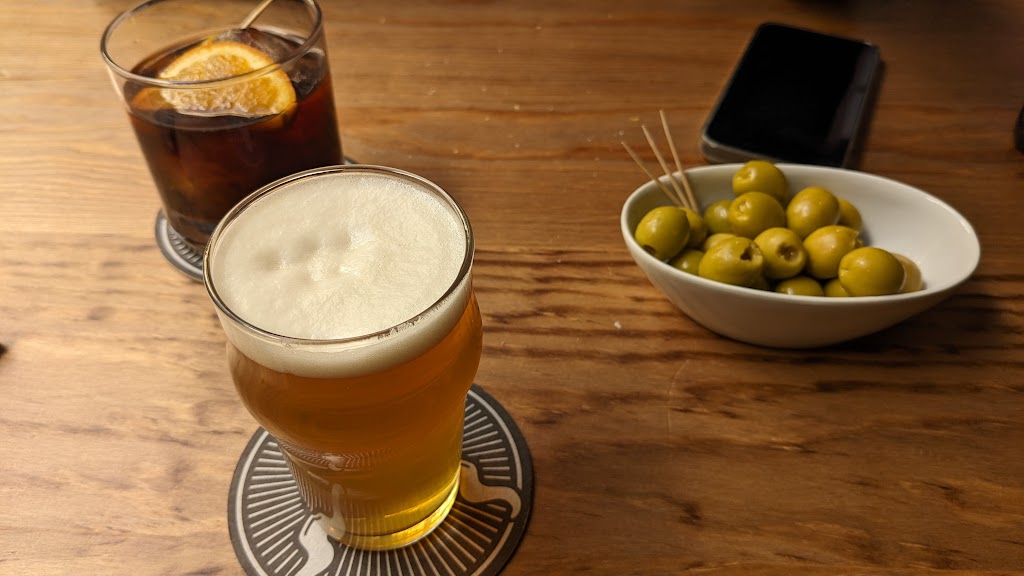 La Craft Cerveseria — Comida y bebida