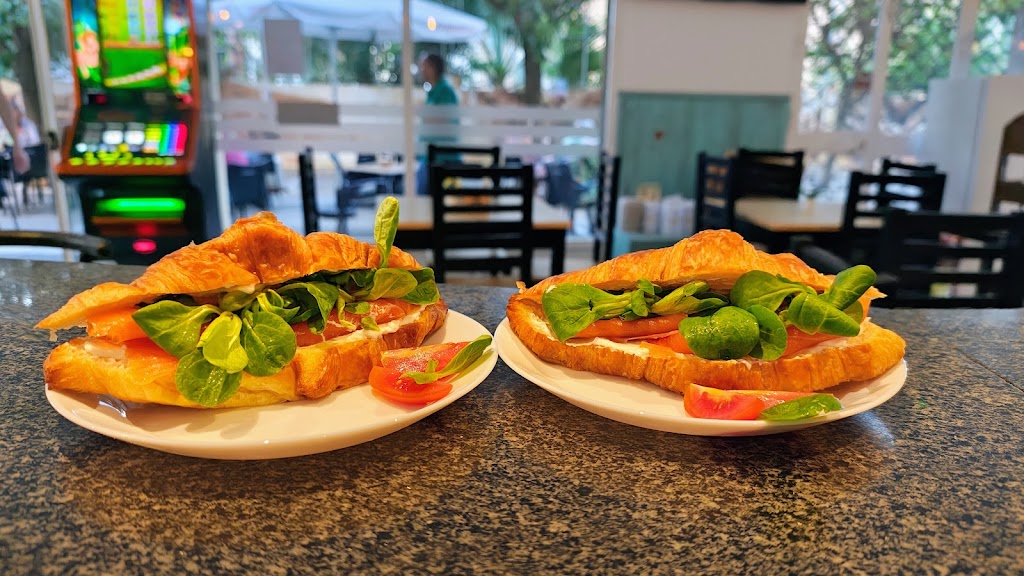 EL CAPRICHO Grocery — Del propietario
