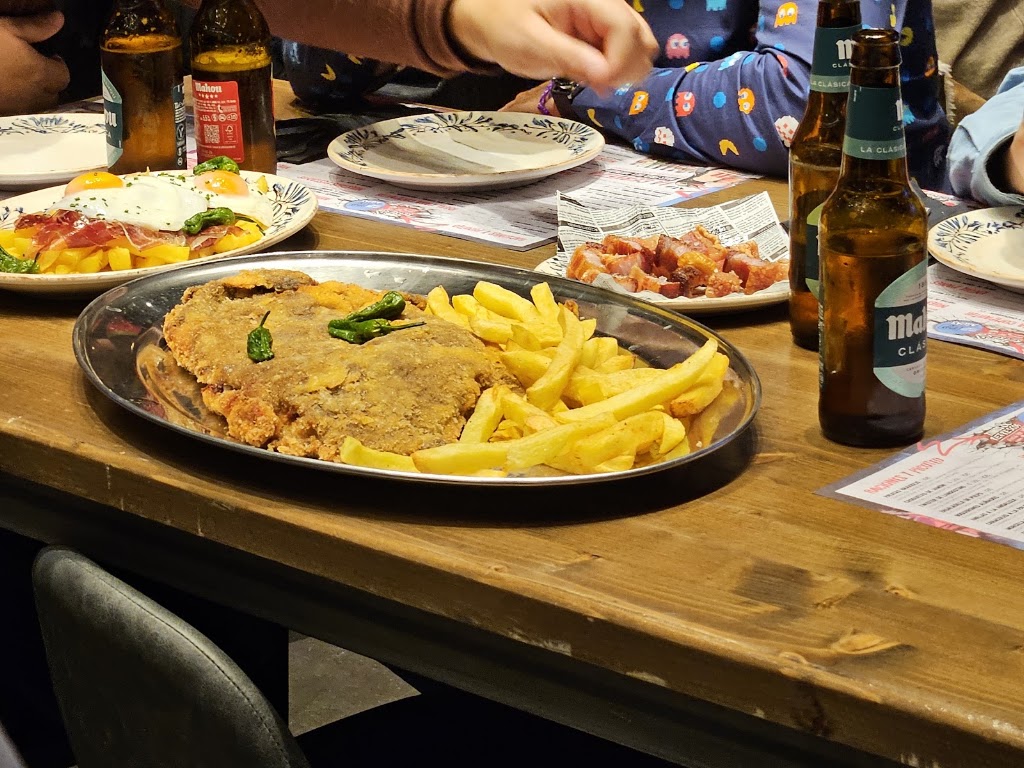 Supercerveceria Mostoles — Comida y bebida