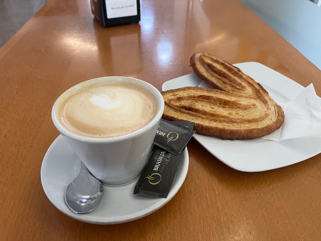 Fontana Desayunos Y Meriendas — Comida y bebida