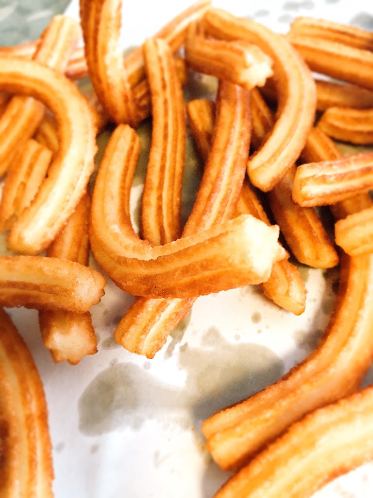 La Avenida, Churreria Cafeteria — Churro