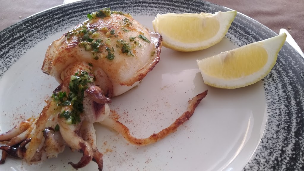 Cerveceria Restaurante Eme & Jose Carlos — Comida y bebida