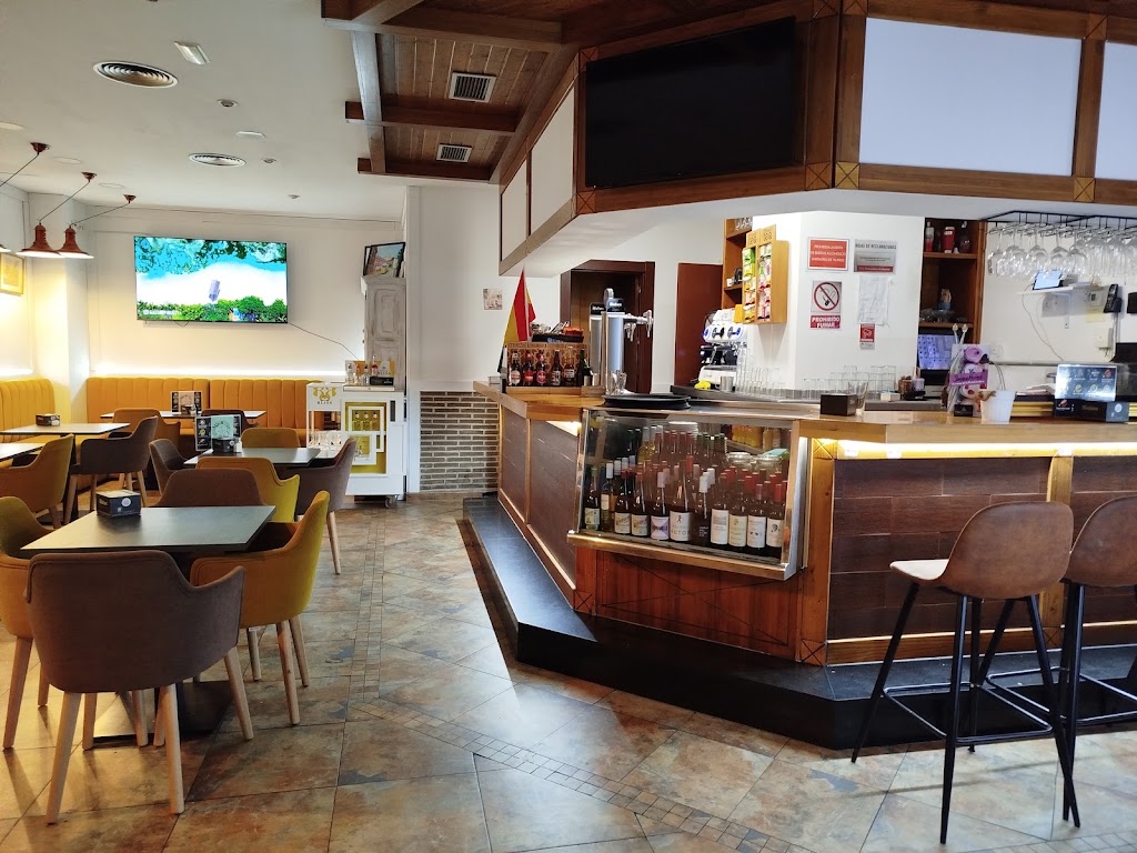 Alvaro's Gastrobar — Ambiente