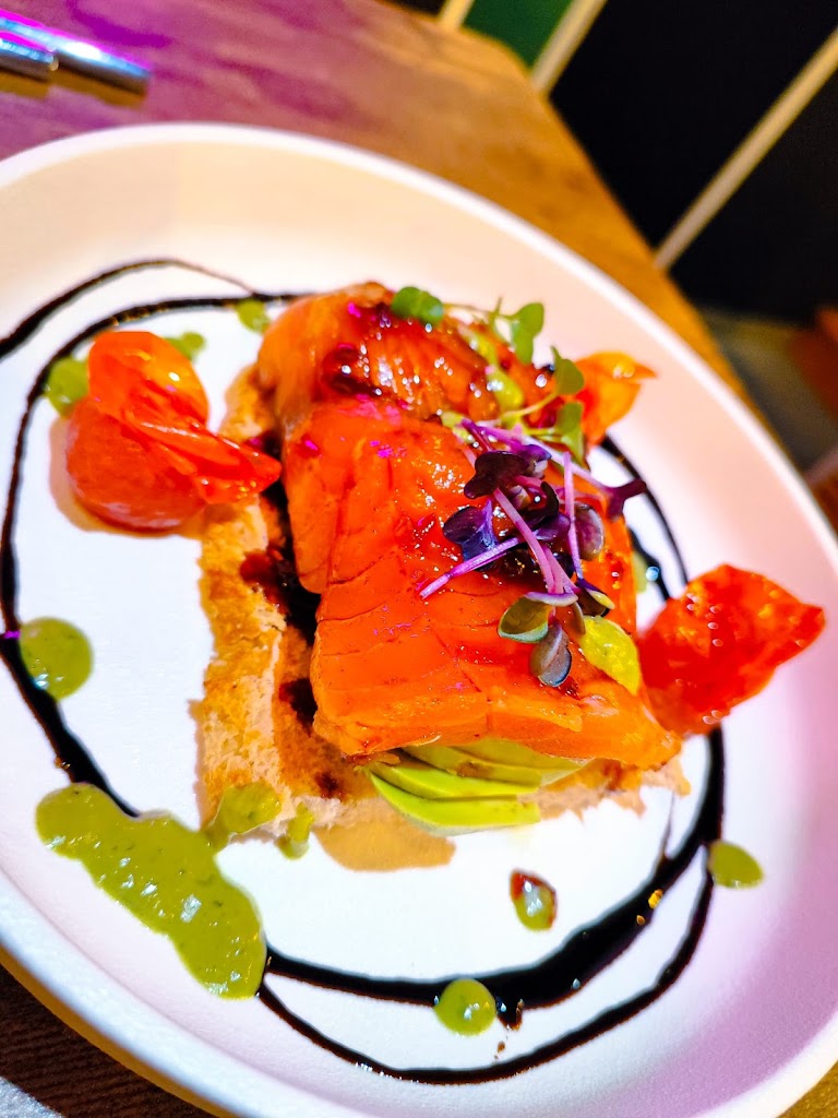 Ronda Bistro — Comida y bebida