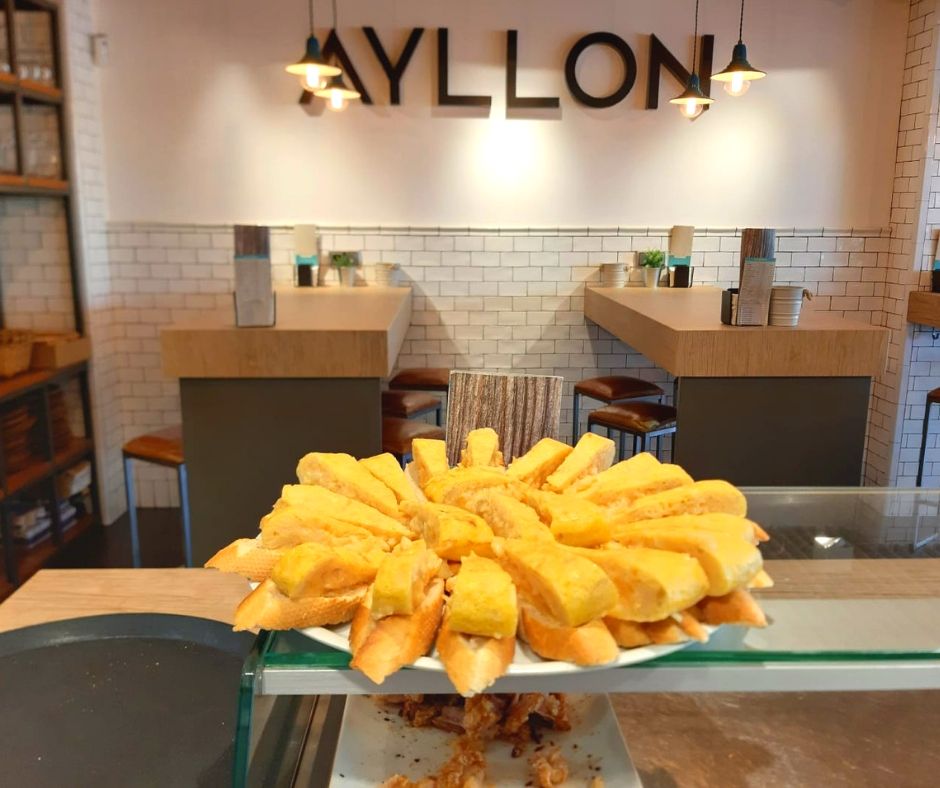 Ayllon - Bar - Restaurante — Comida y bebida