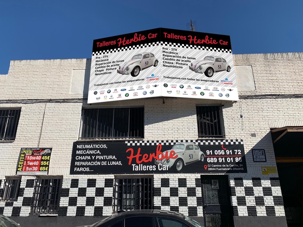 Castrol Service Talleres Herbie Car — Exterior