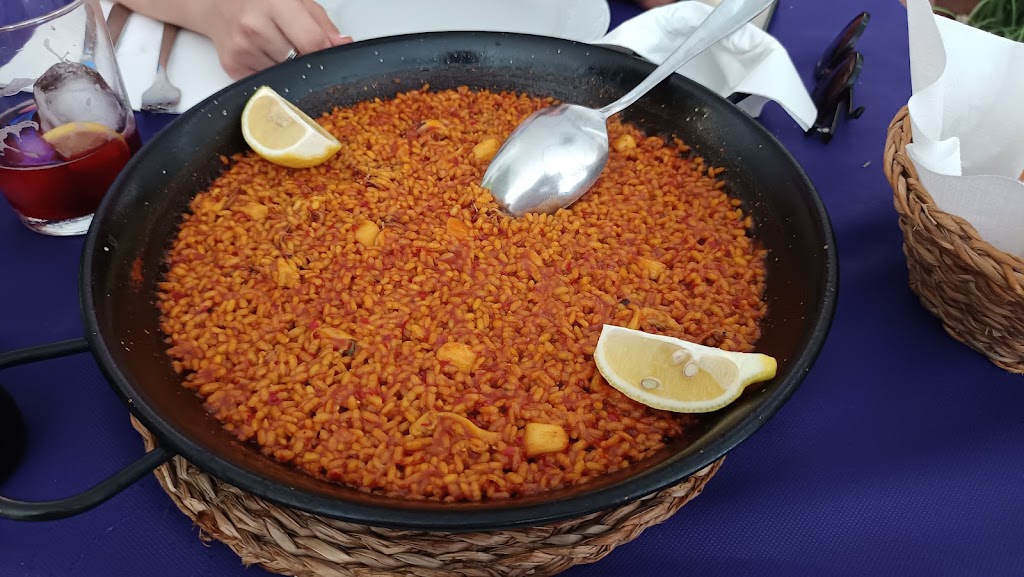 Cafeteria Restaurante Los Manchegos — Paella