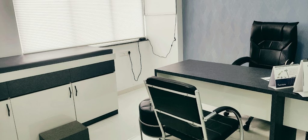 Dr. Dr Smruti Hindaria S Heartmate Clinic