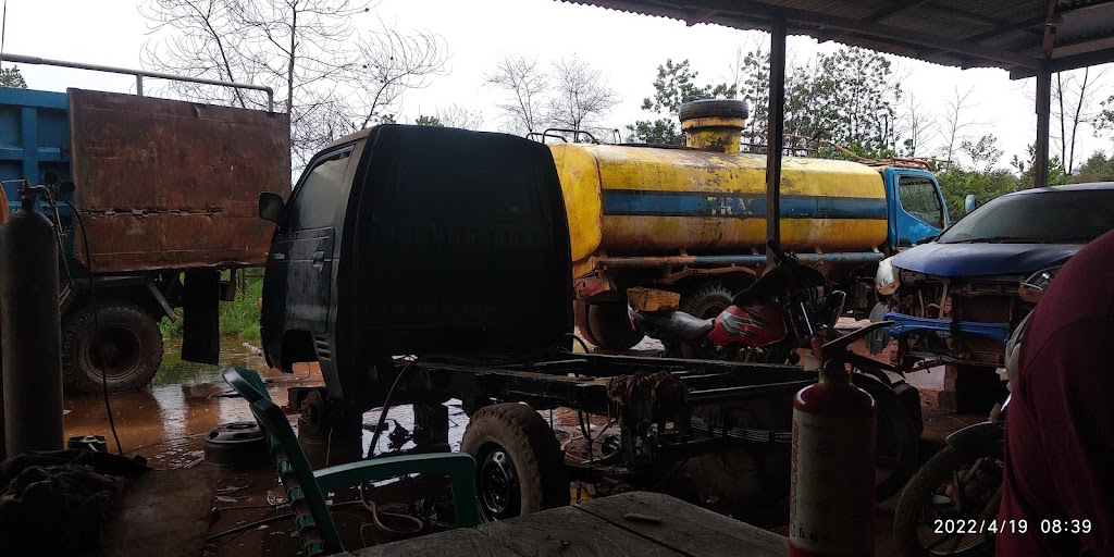 Bengkel mobil dan warung makan.kelampay