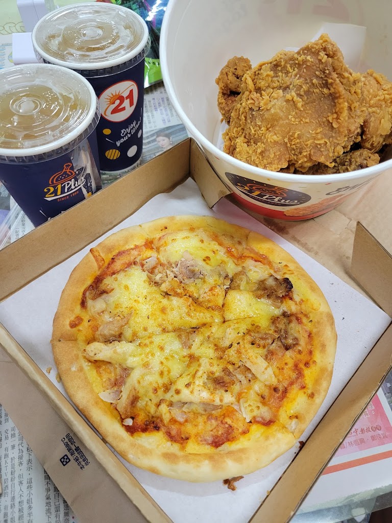 21Plus 大里門市 的照片