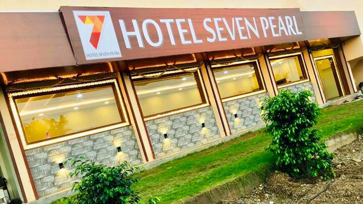 Hotel Seven Pearl Family Restaurant Bar