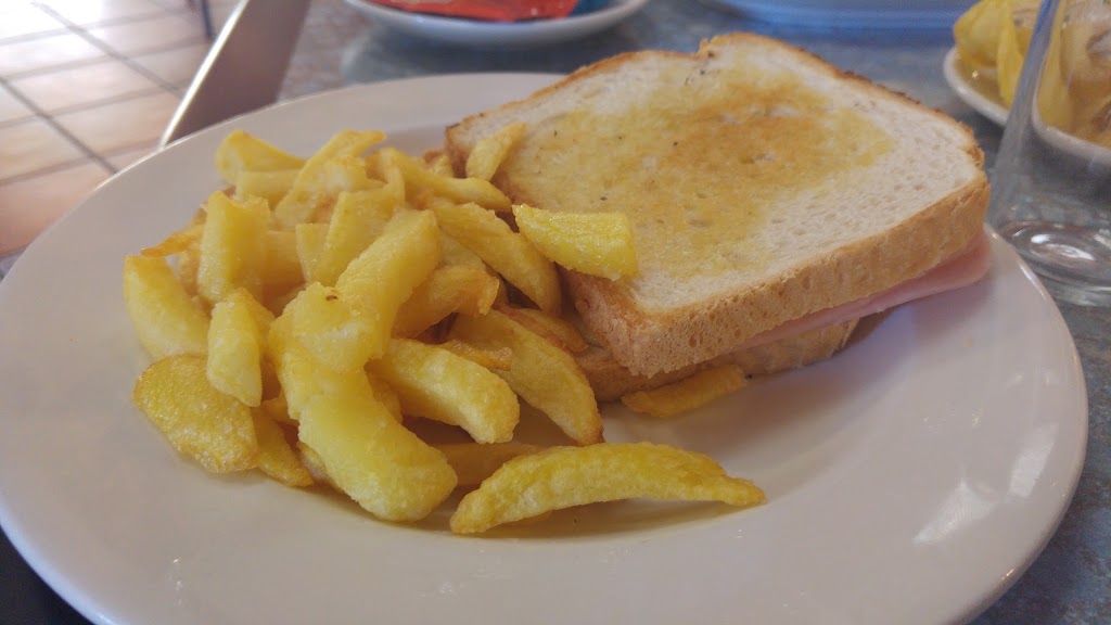 Cafeteria Restaurante Camping El Escorial — Comida y bebida