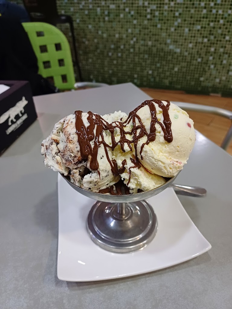 Geladeria El Blanco Ii — Comida y bebida