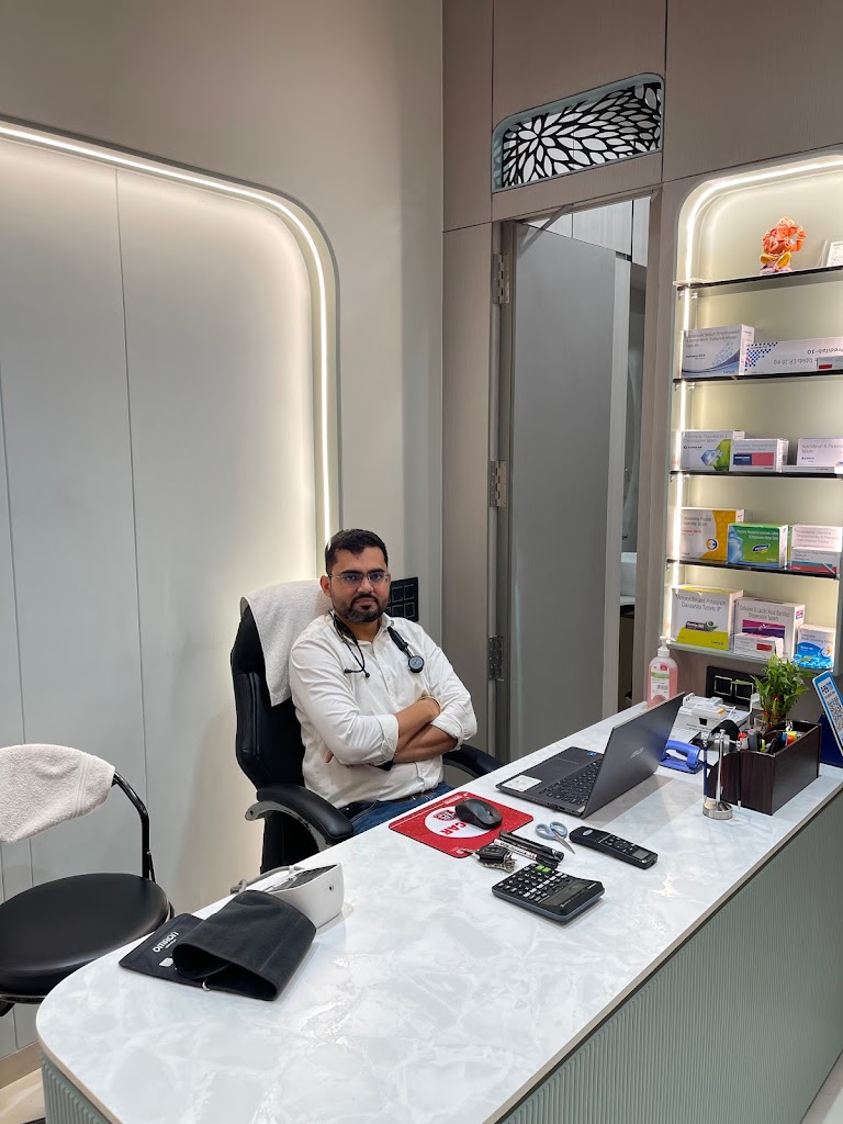 Dr. Dr Rishi Bombaywala