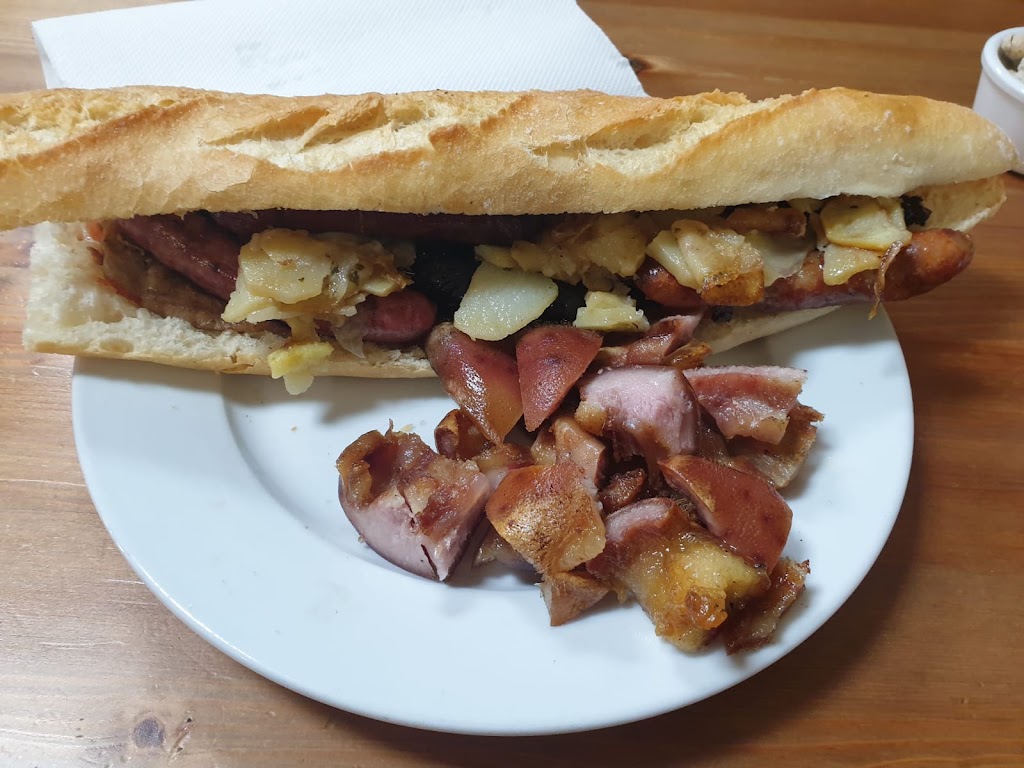 ASADOR LOS HERMANOS — Comida y bebida