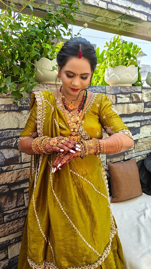 Delux Beauty Parlour