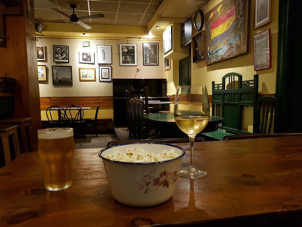 Bar Rvbicon — Comida y bebida