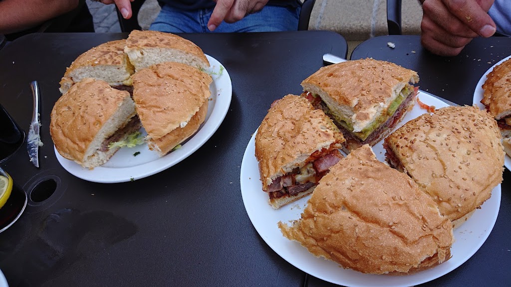 Bar Restaurant Tres Roses — Comida y bebida