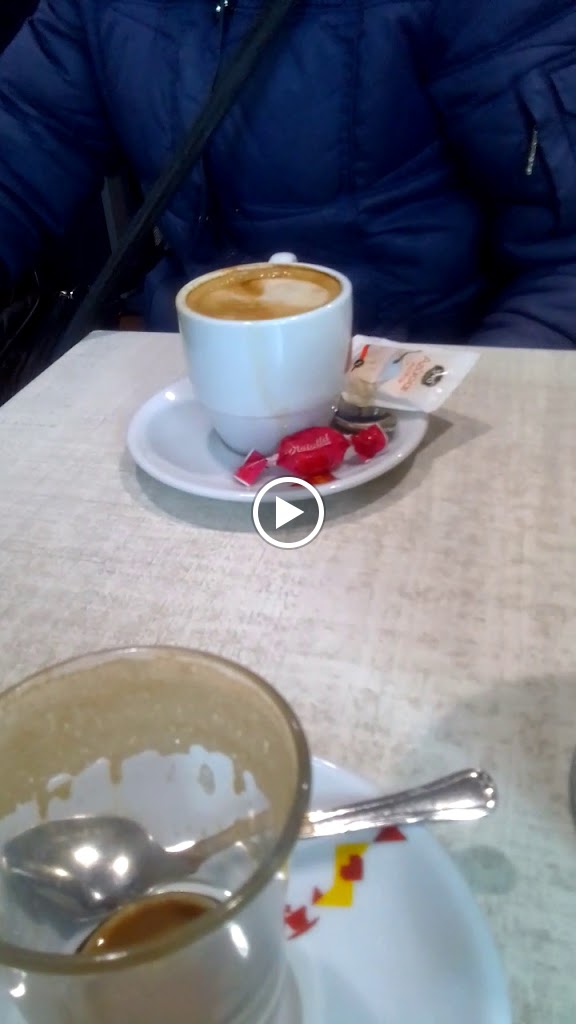 Cafe Bar King — Comida y bebida