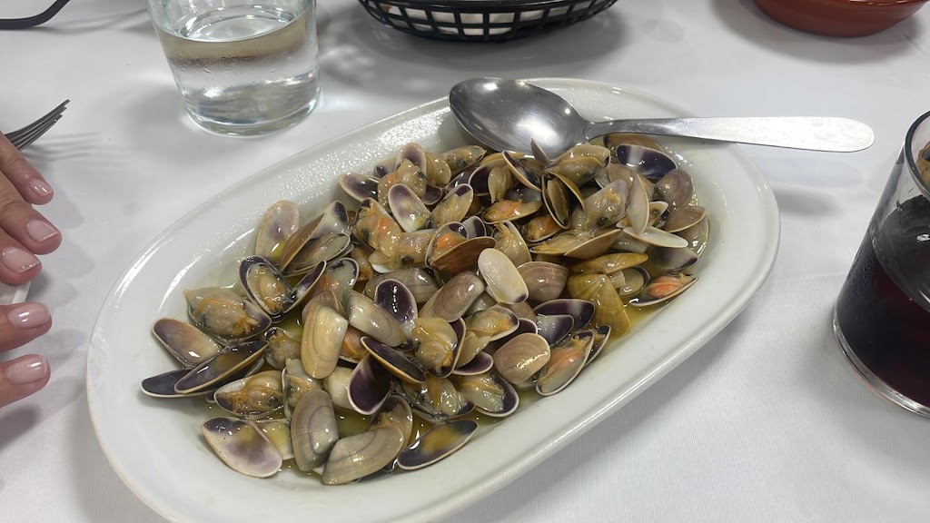 Bar Freiduria Jardines — Comida y bebida