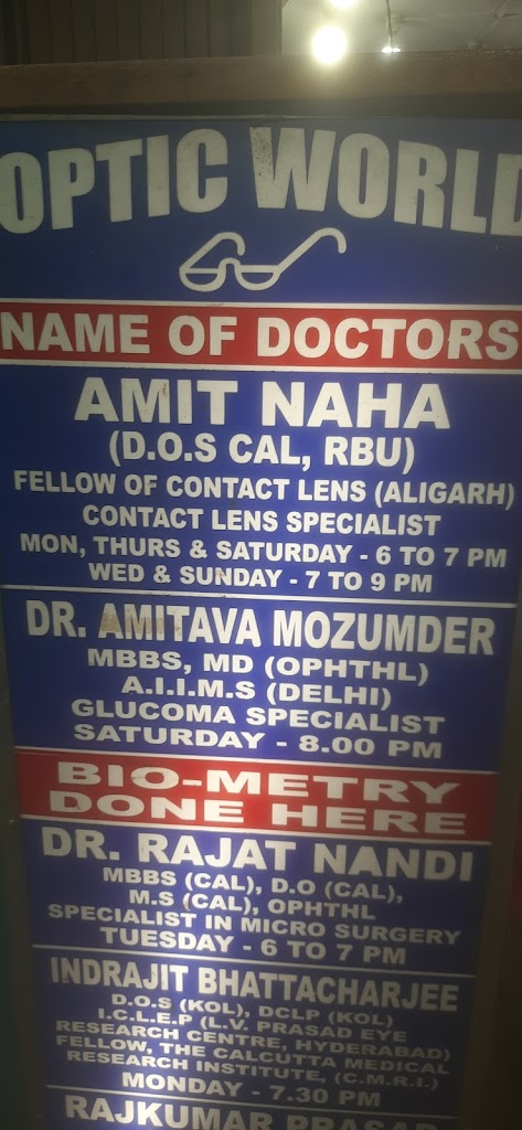Optic World Amit Naha Senior Consultant Optometrist Contact Lens Specialist 25 Yrs Exp