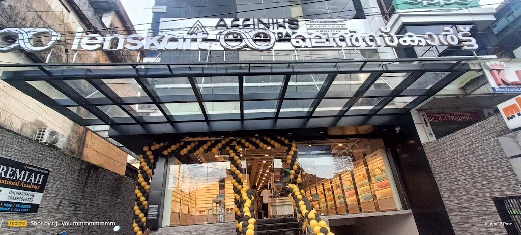 Lenskart Com Flagship Store At Thirunakkara Maidanam