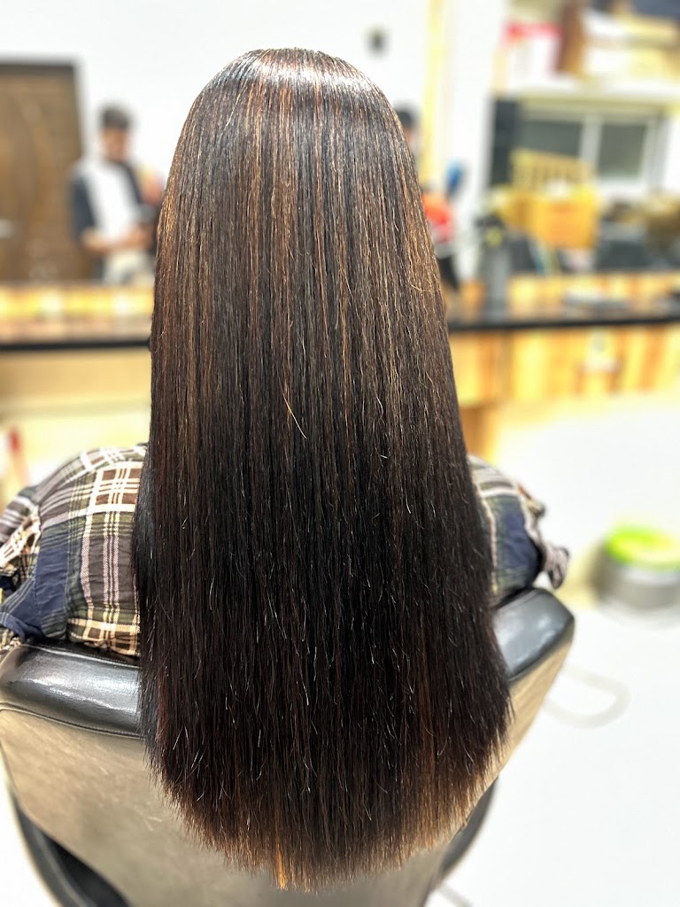 Girja S Salon Beed By Pass