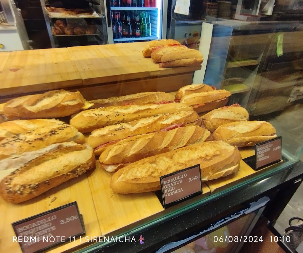 85 Bakery — Comida y bebida