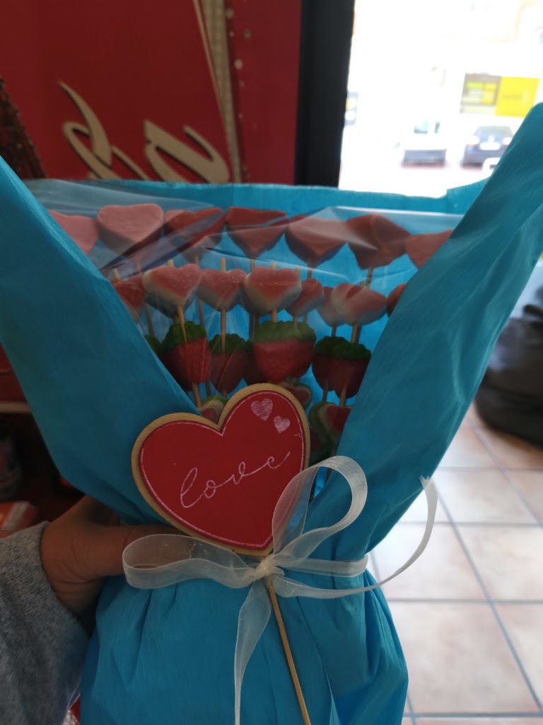 DICK & DOOF DHL,CELERITAS,PUNTO PACK,DIGI,DISASHOP,CHUCHES,BEBIDAS Y VENDIND 24 HORAS — Interior