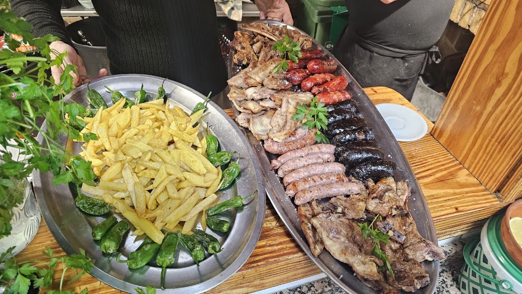 Restaurante La Brasa — Comida y bebida