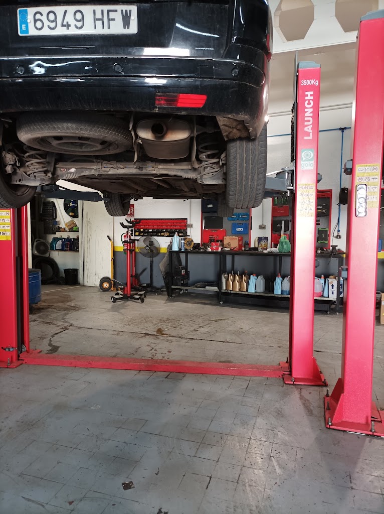 Neumaticos Linares — Taller