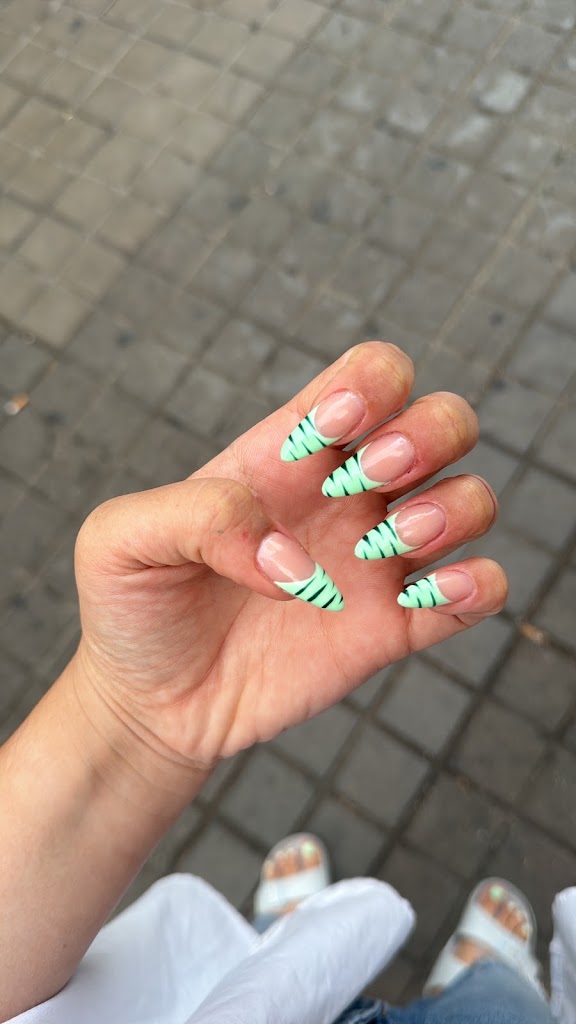 Anyerly Centro de Unas y Estetica — Manicura
