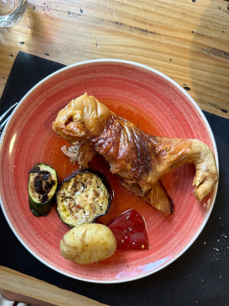 Restaurante de cocina castellana "Meson del Segoviano" — Comida y bebida