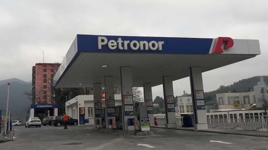Estacion de Servicio Petronor - Repsol — Exterior