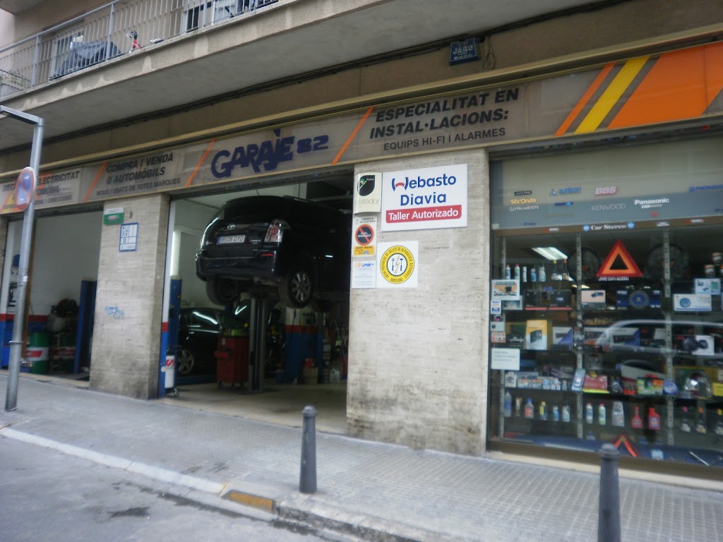 Garatge 82 — Exterior
