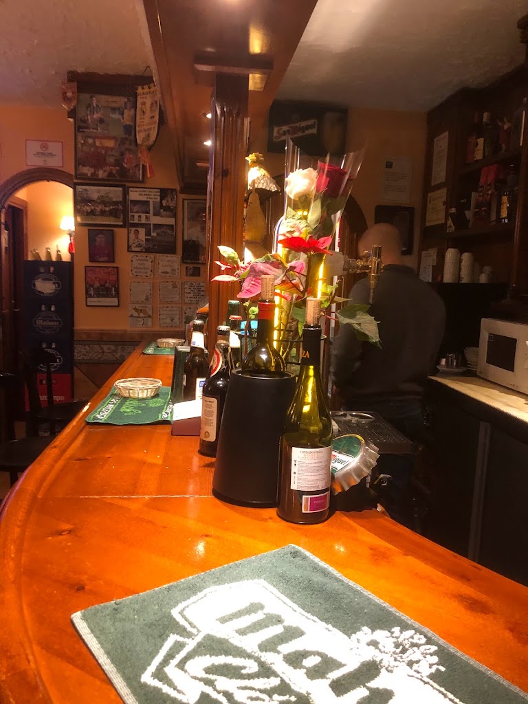 Pepe's Bar — Comida y bebida