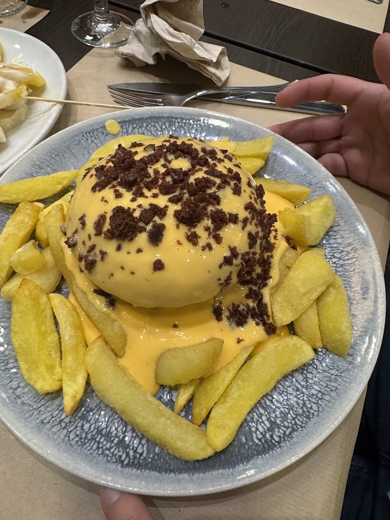 Bar restaurante L'Avenc — Comida y bebida