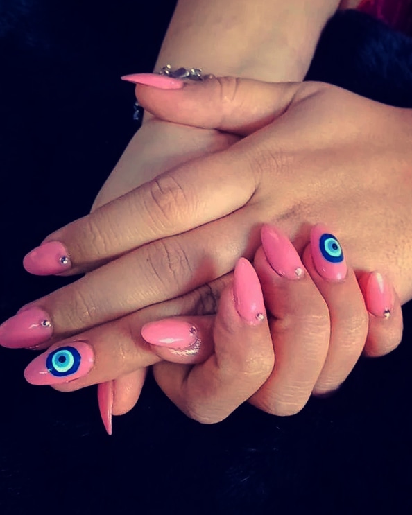 Riddhi Beauty And Nails Studio