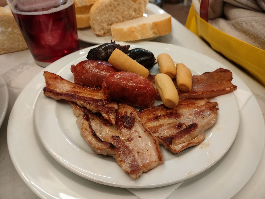 BAR CERVECERIA LOS ARCOS — Comida y bebida