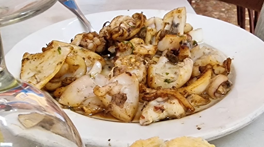 BAR LAS PLANAS. — Comida y bebida