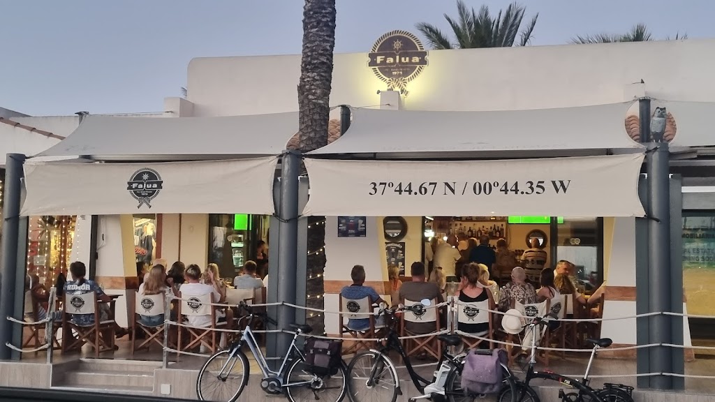 Falua Cafe Bar Internet