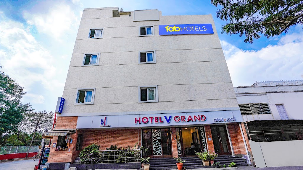 Fabhotel V Grand
