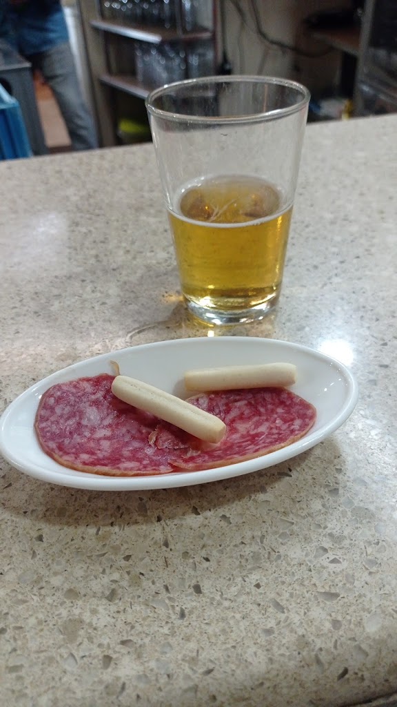 Cafe Bar Junior B — Comida y bebida
