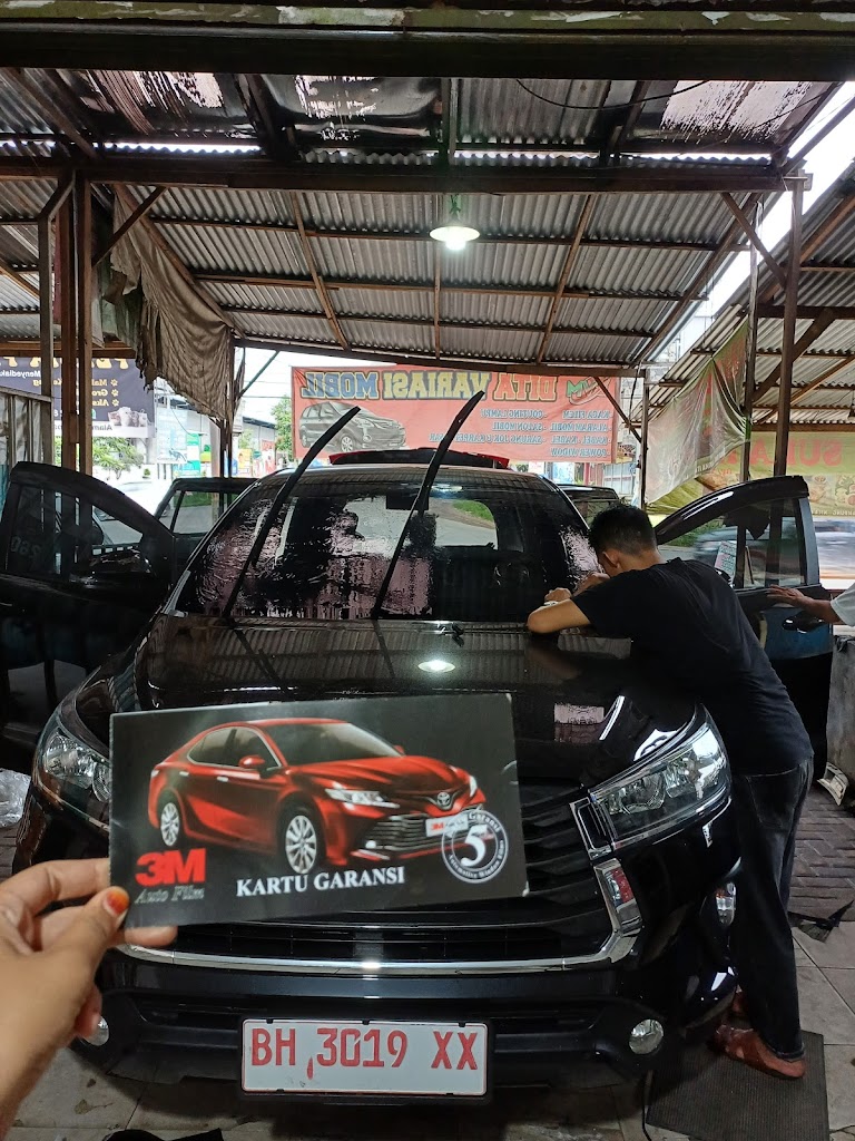 Dita Variasi Mobil